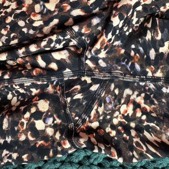 Lululemon Invigorate High-Rise Crop in Motion Flux Multi | SZ 2 - Picture 5 of 9